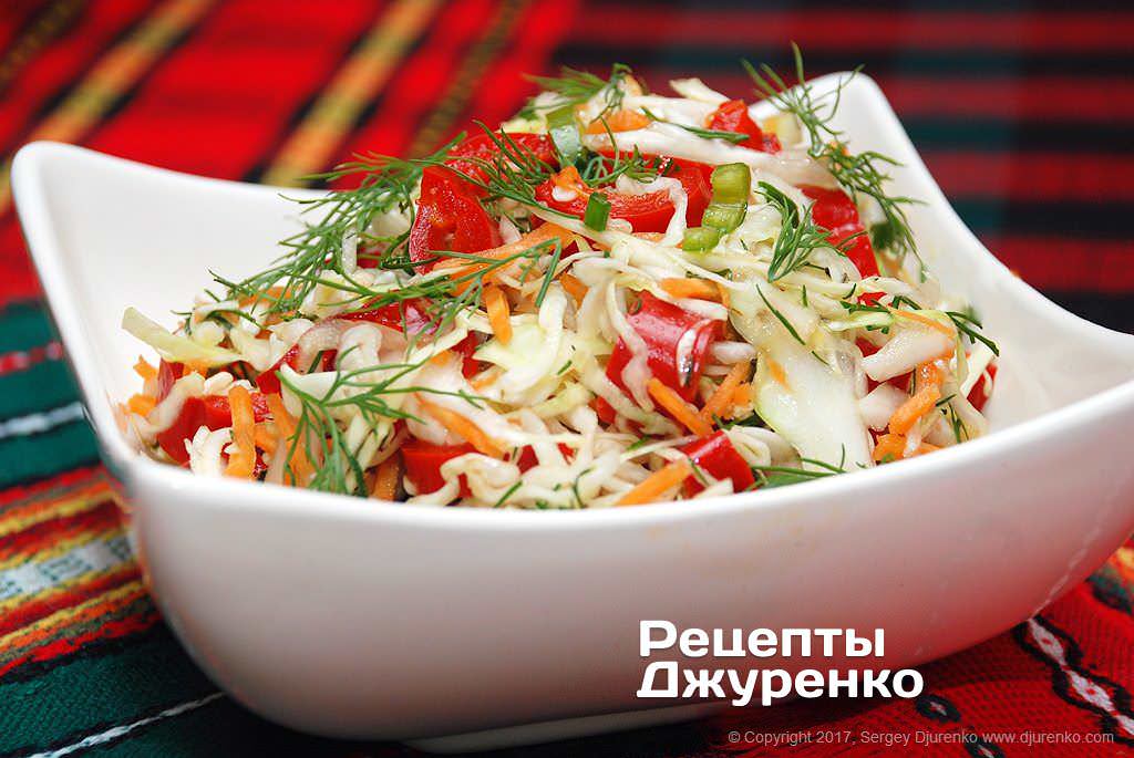 Витаминный салат с уксусом рецепт. Витаминный (капуста, перец, огурец, морковь) 100г - 35р. Салат капуста паприка. Салат с капустой и перцем болгарским. Салат витаминный.
