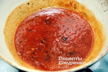 Готовый сладко-острый соус для закуски.